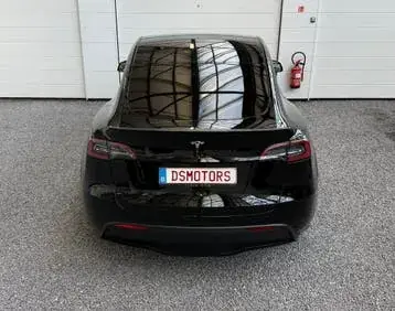 Tesla Model Y 2024 photo 2