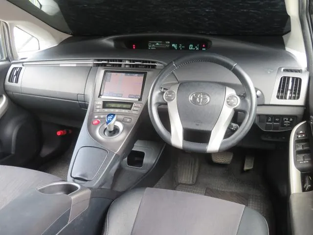Toyota Prius 2015 photo 2