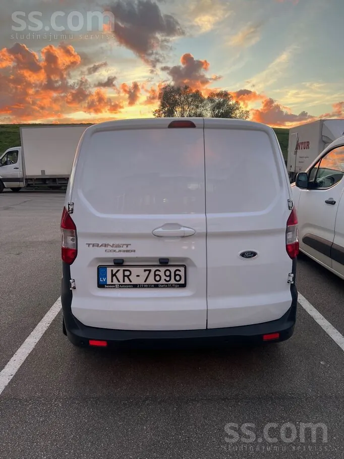 Ford Transit Courier 2017 photo 2