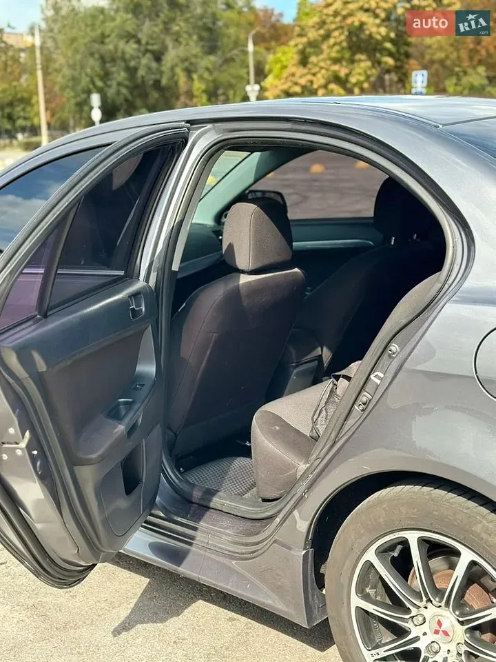 Mitsubishi Lancer 2010 photo 4