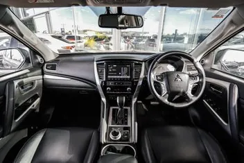 Mitsubishi Pajero Sport 2023 photo 3