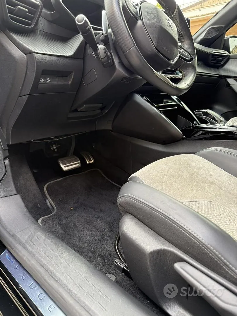 Peugeot 208 2021 photo 3