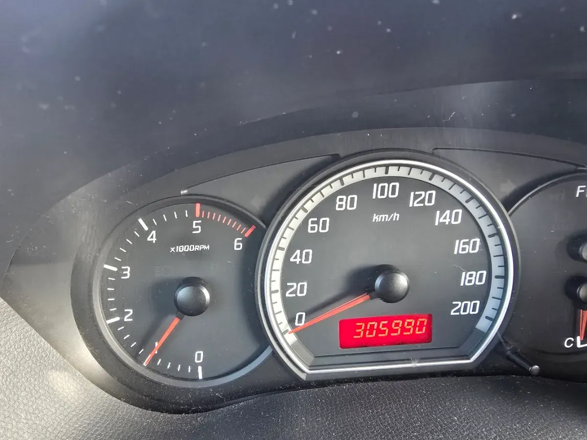 Suzuki Swift 2005 photo 2