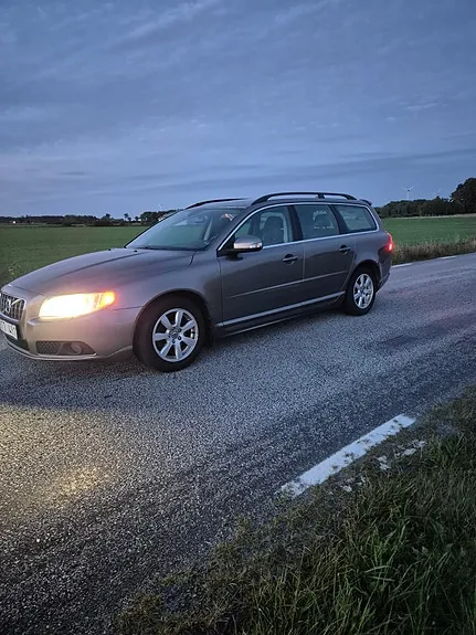 Volvo V70 2011 photo 2