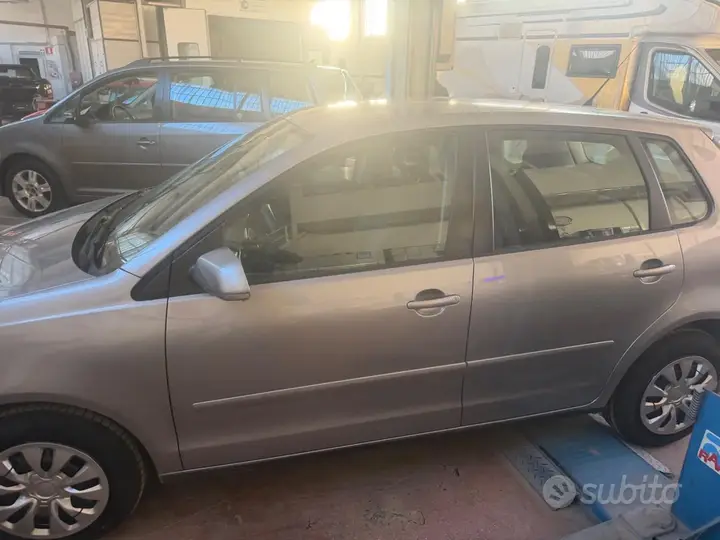 Volkswagen Polo 2006 photo 2