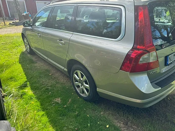 Volvo V70 2012 photo 3
