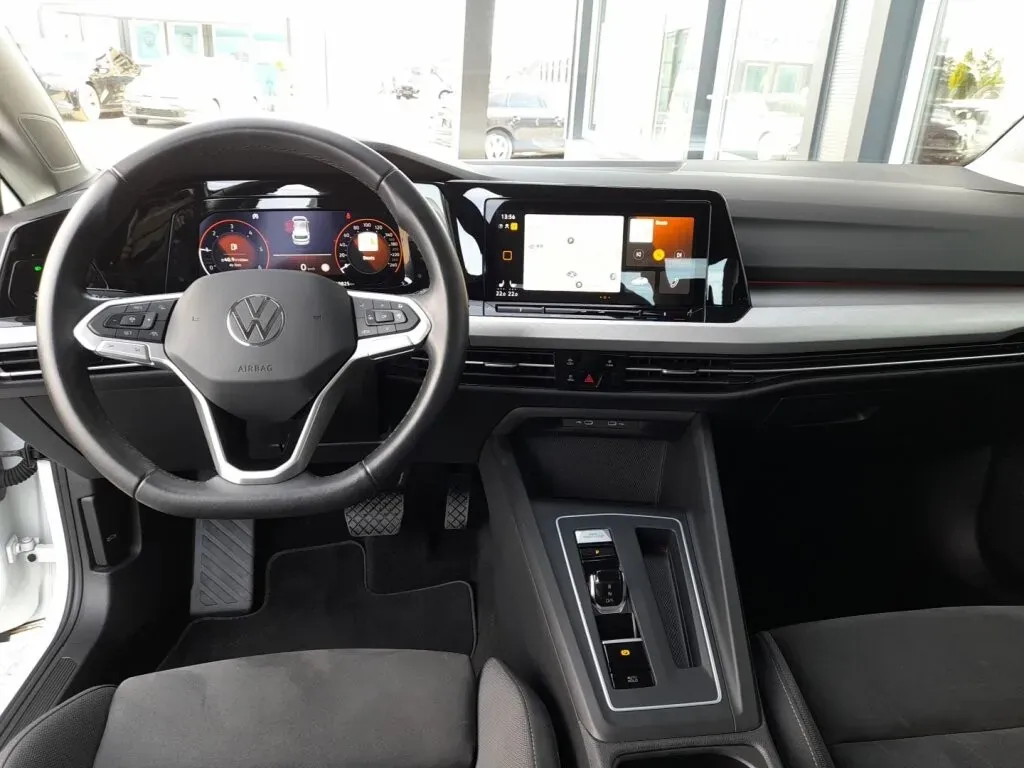 Volkswagen Golf 2023 photo 3