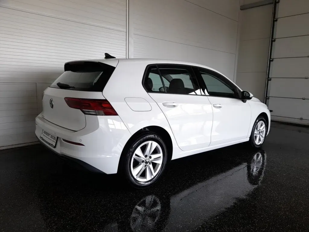 Volkswagen Golf 2023 photo 2
