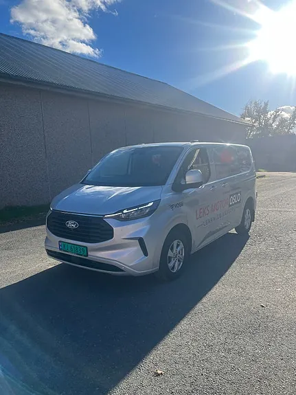 Ford Transit Custom 320L 2024 photo 3