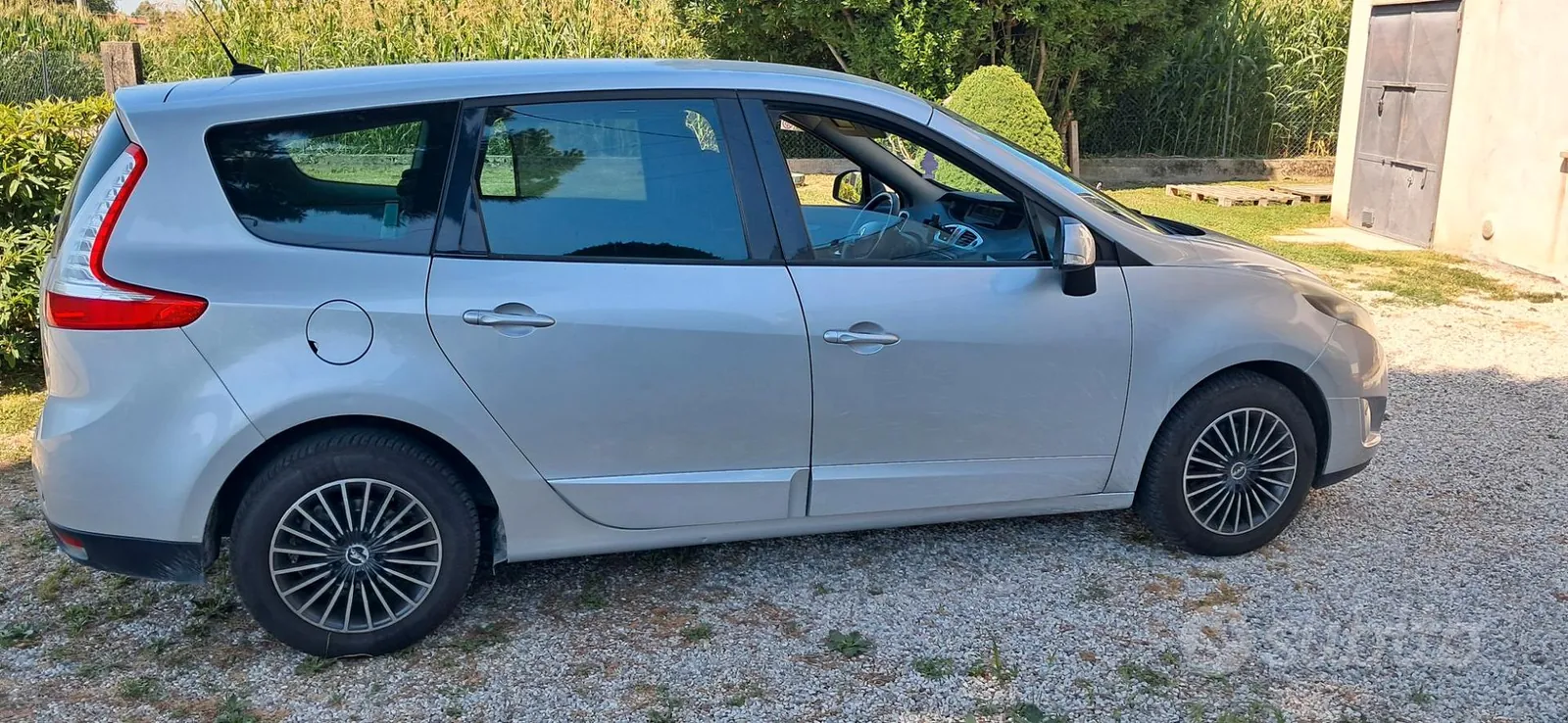 Renault Grand Scenic 2017 photo 3