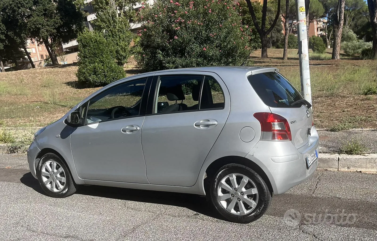 Toyota Yaris 2011 photo 4
