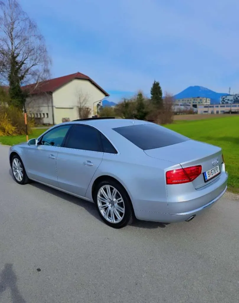 Audi A8 2010 photo 3