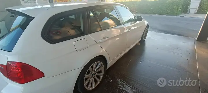 BMW 320 2010 photo 3