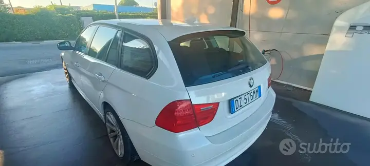 BMW 320 2010 photo 4