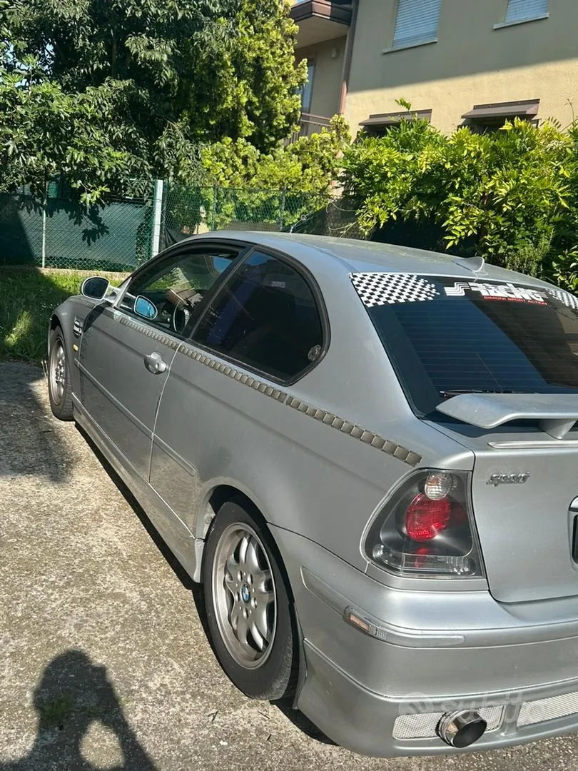 BMW E46 2001 photo 2