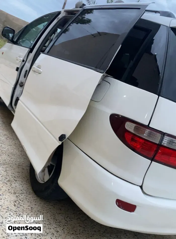 Toyota Previa 2004 photo 2