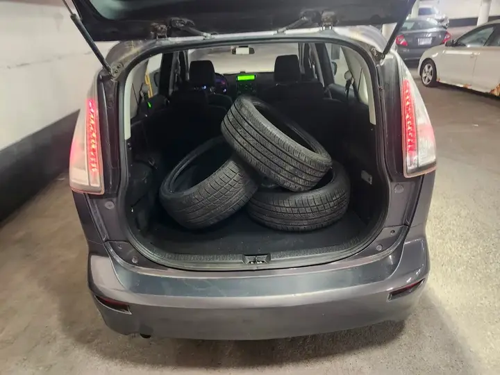Mazda 5 2010 photo 5