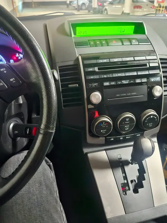 Mazda 5 2010 photo 4