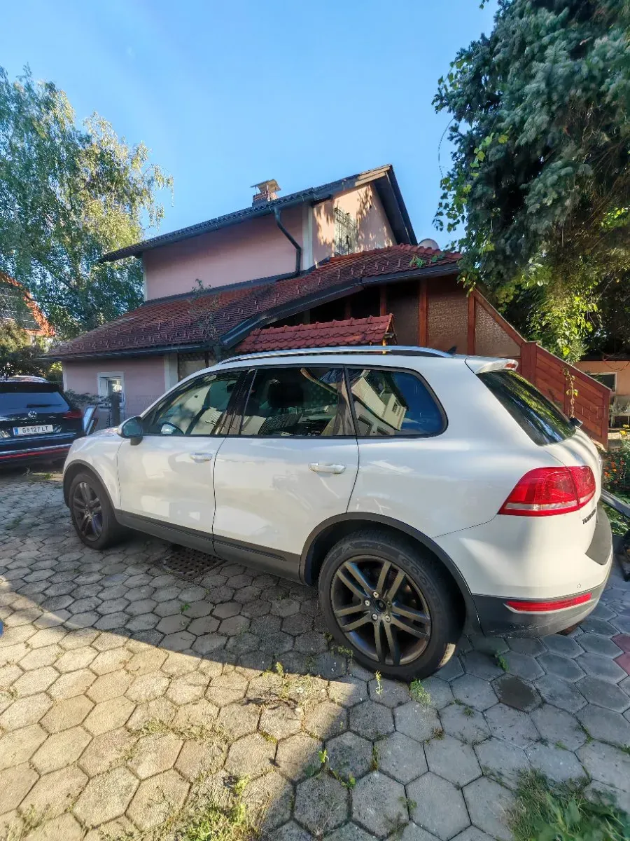 Volkswagen Touareg 2012 photo 2