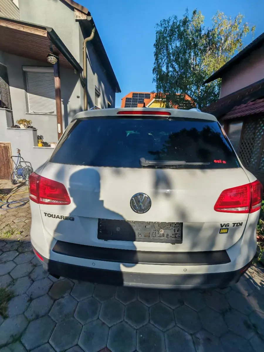 Volkswagen Touareg 2012 photo 3