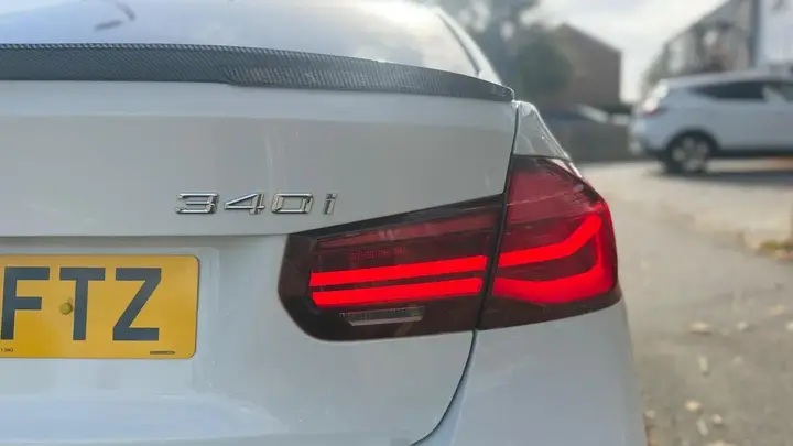 BMW 3 Series 2018 photo 5