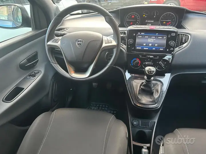 Lancia Ypsilon 2022 photo 2