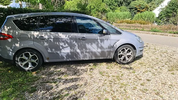 Ford S-Max 2011 photo 3
