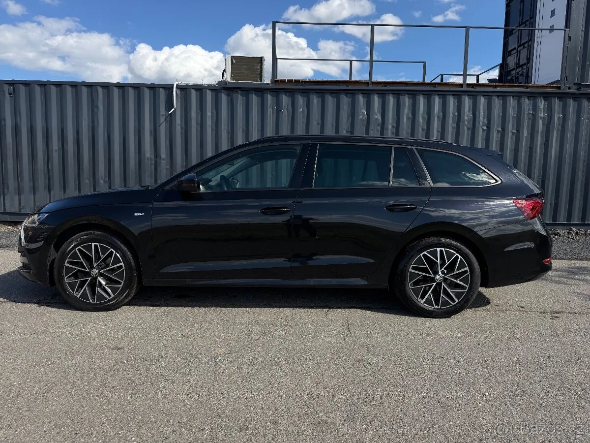 Skoda Octavia 2023 photo 2