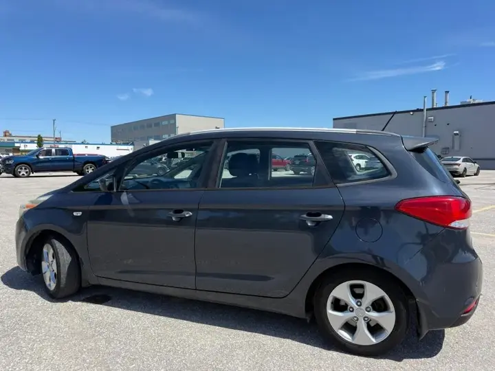 Kia Rondo 2014 photo 4