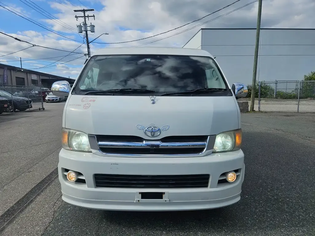 Toyota Hiace 2006 photo 2