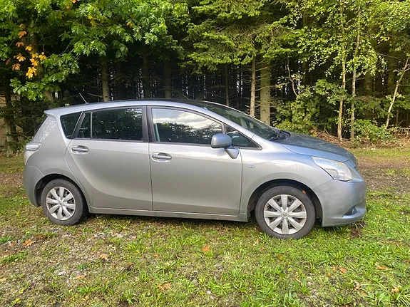 Toyota Verso 2010 photo 2