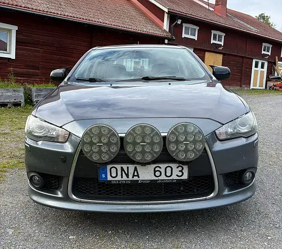 Mitsubishi Lancer 2011 photo 2