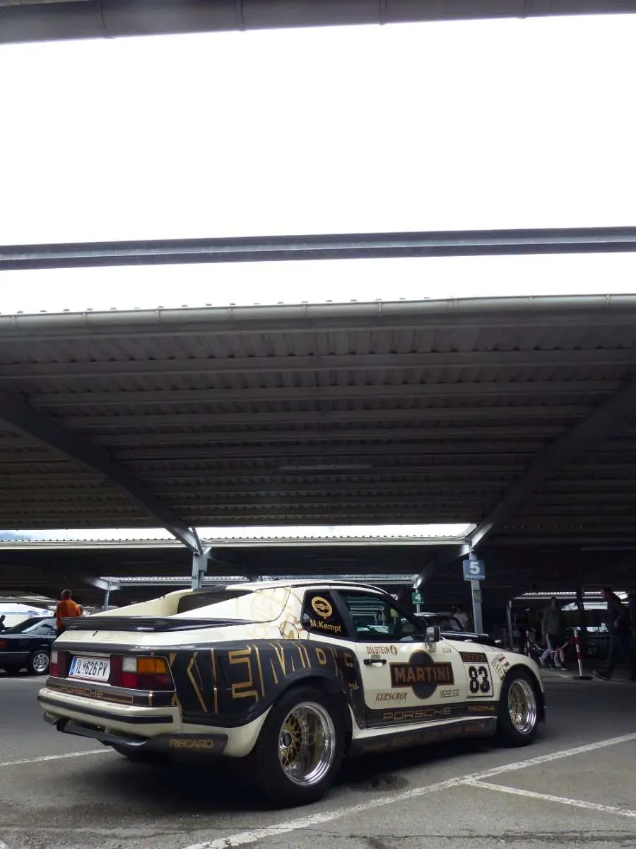 Porsche 924 1976 photo 2