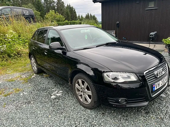 Audi A3 2010 photo 2