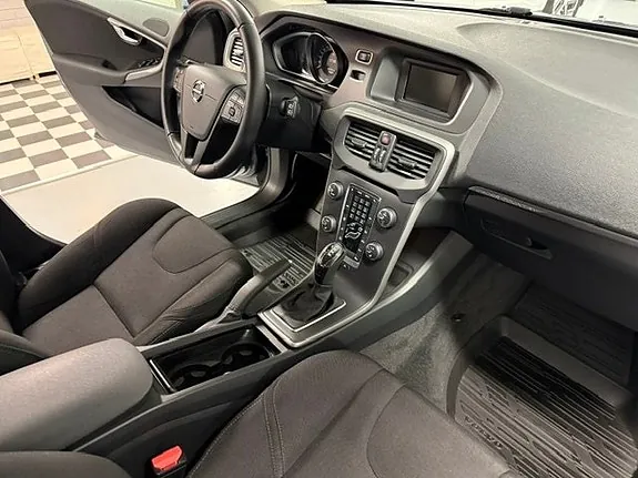 Volvo V40 Cross Country 2018 photo 5