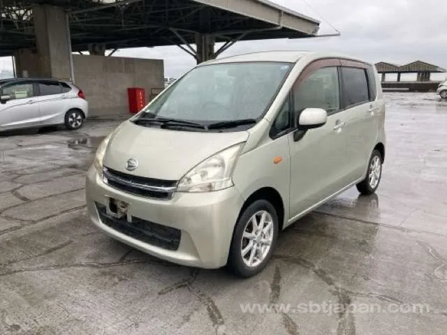 Daihatsu Move 2010 photo 2