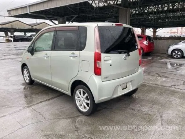 Daihatsu Move 2010 photo 3