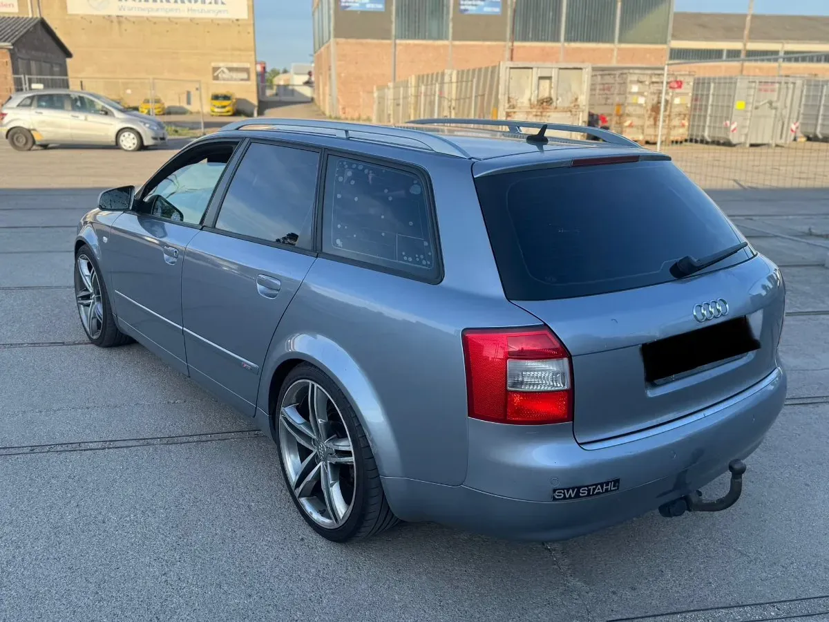 Audi A4 2004 photo 2