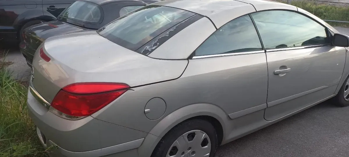 Opel Astra 2009 photo 2
