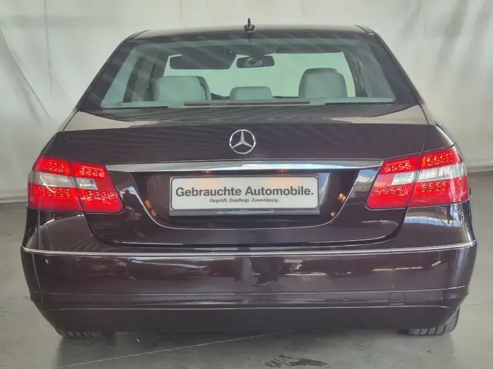 Mercedes-Benz E-Class 2009 photo 3