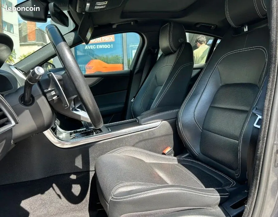 Jaguar Xe 2019 photo 5