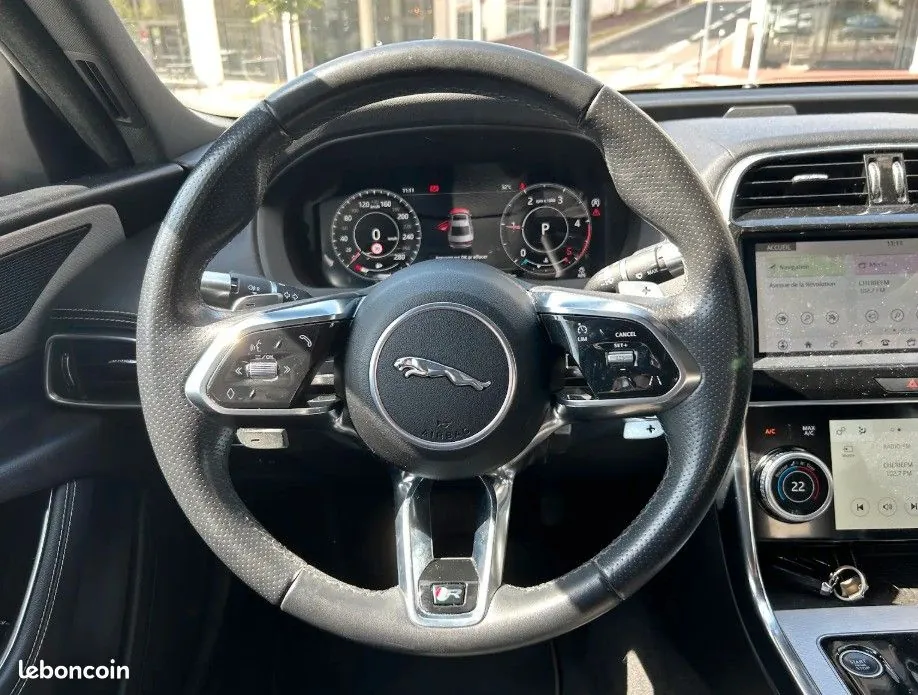 Jaguar Xe 2019 photo 4