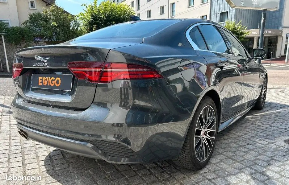 Jaguar Xe 2019 photo 2