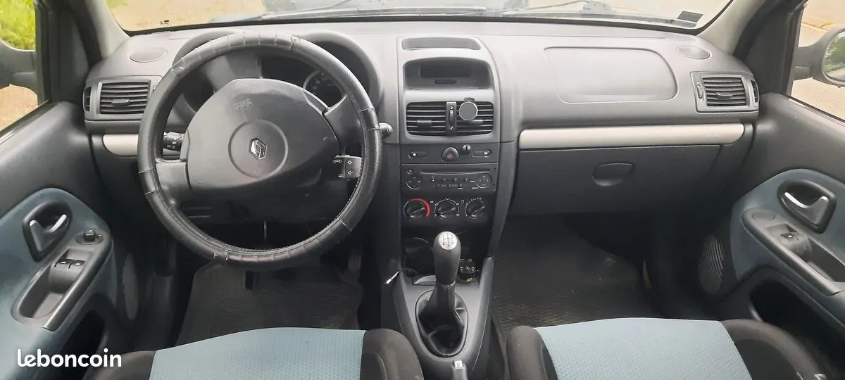 Renault Clio 2006 photo 2