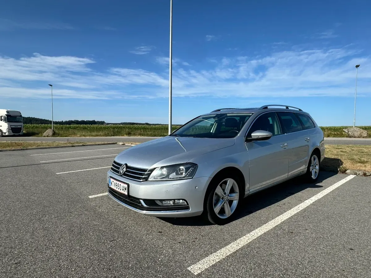 Volkswagen Passat 2011 photo 2