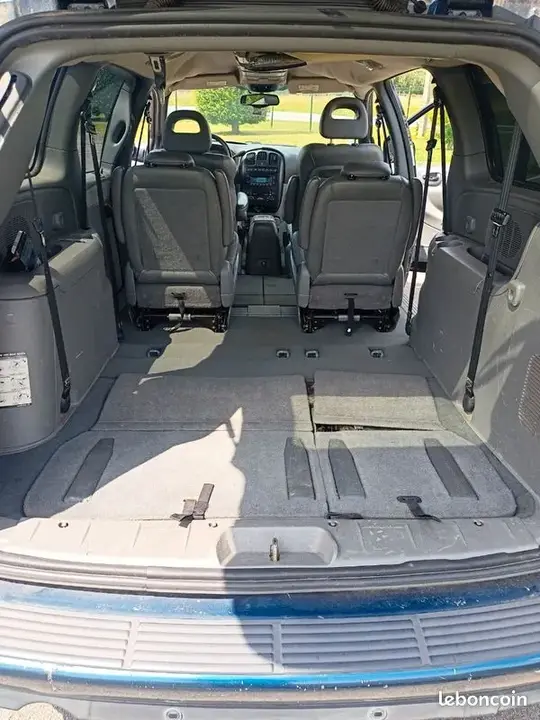 Chrysler Grand Voyager 2005 photo 2