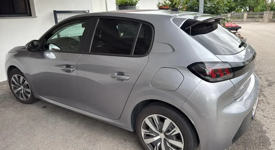 Peugeot 208 2020 photo 2