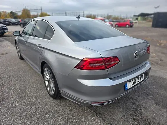 Volkswagen Passat 2018 photo 2
