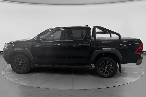Toyota Hilux 2023 photo 2