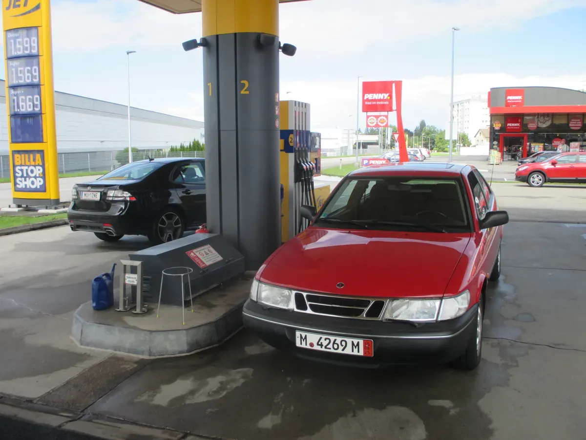 Saab 900